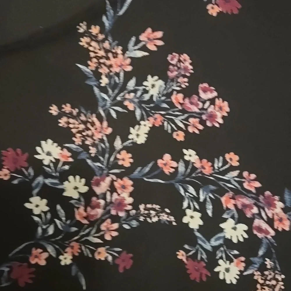 Floral Black Women's Top With Rouched Bottom.